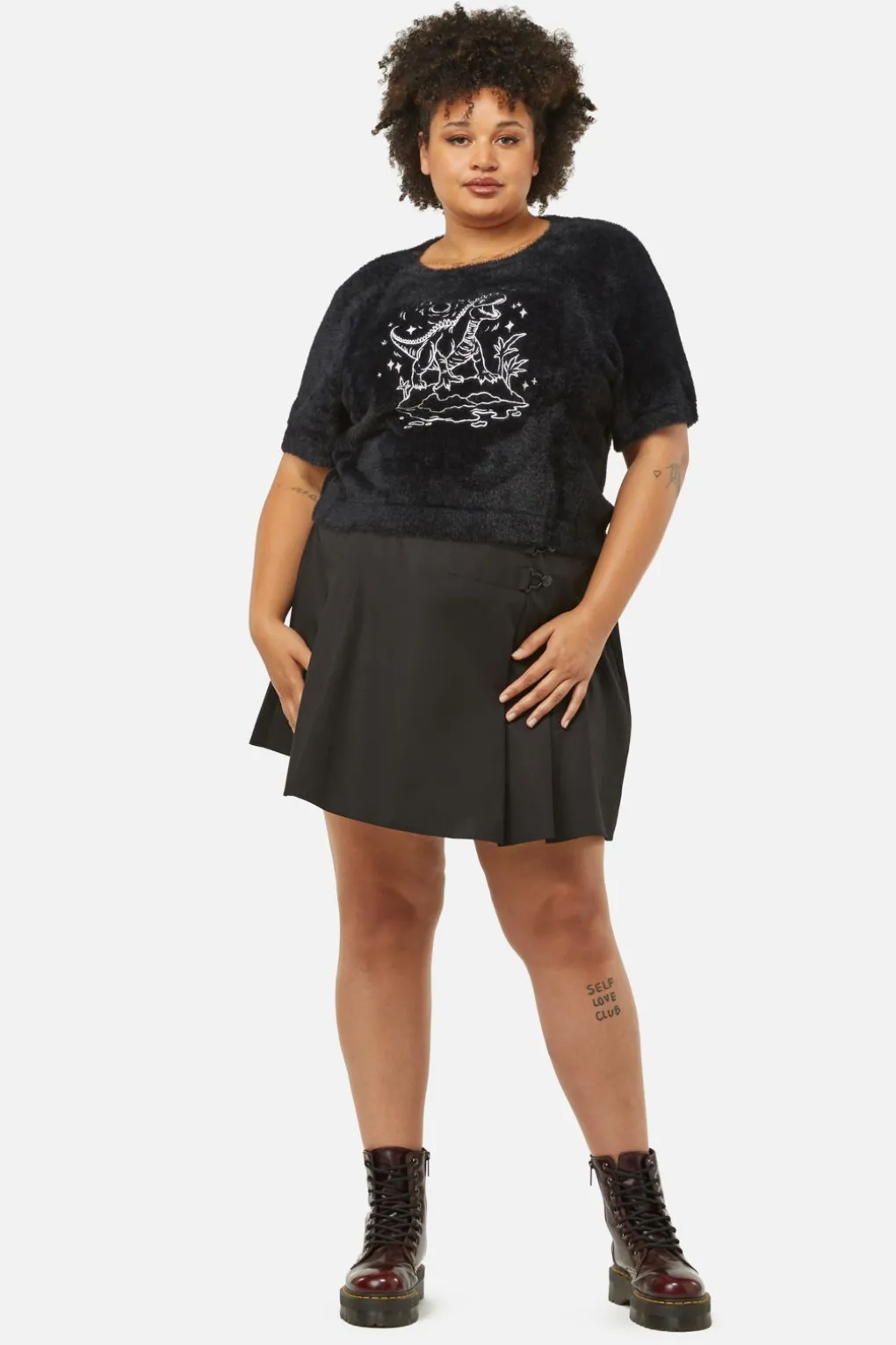 Curve Triassic Embroidery Fluffy Knit