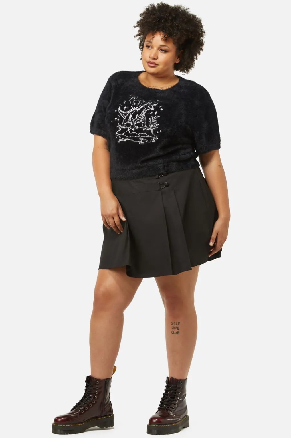 Curve Triassic Embroidery Fluffy Knit