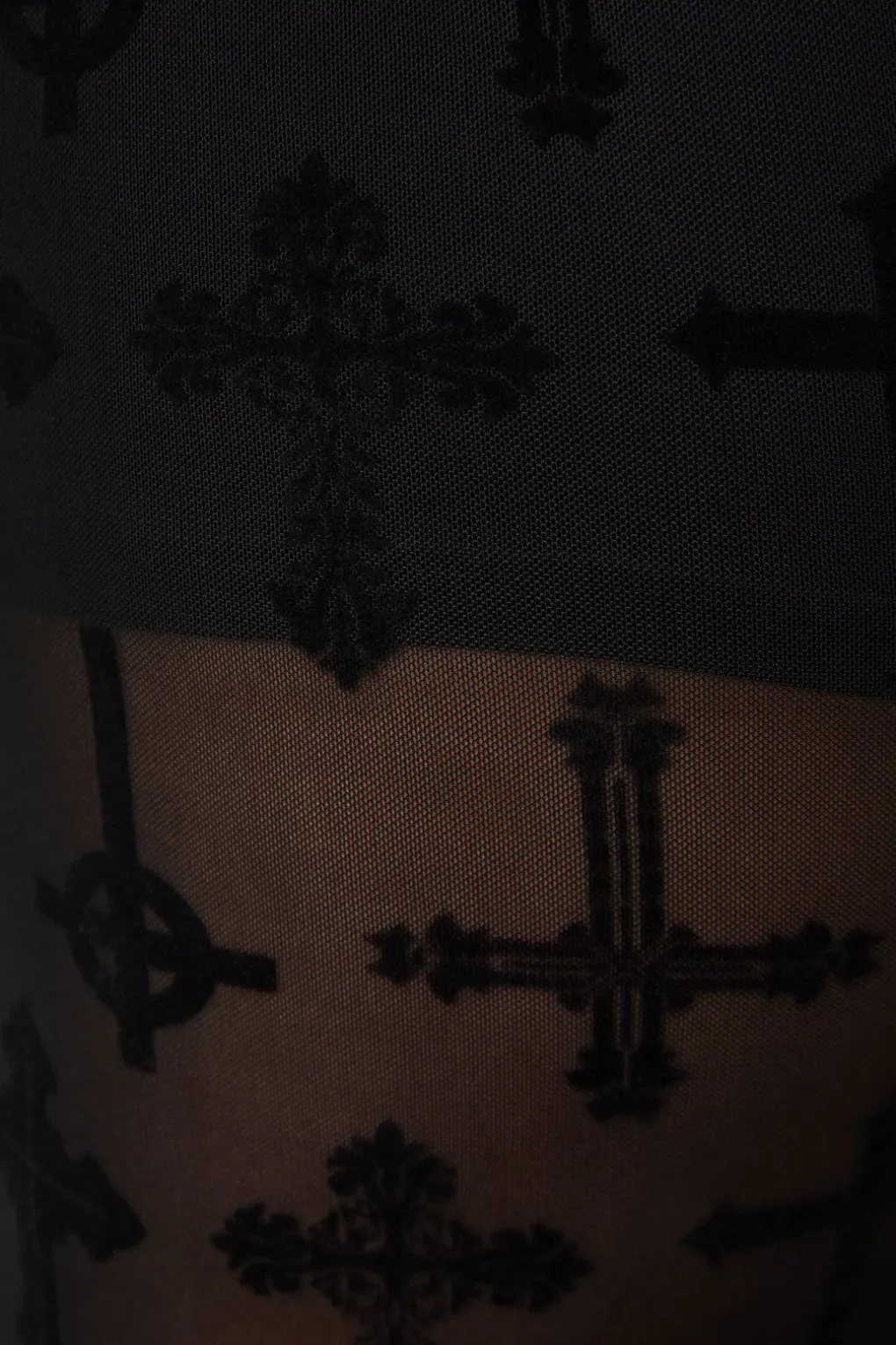 Curve Vowed Flocked Mesh Pant