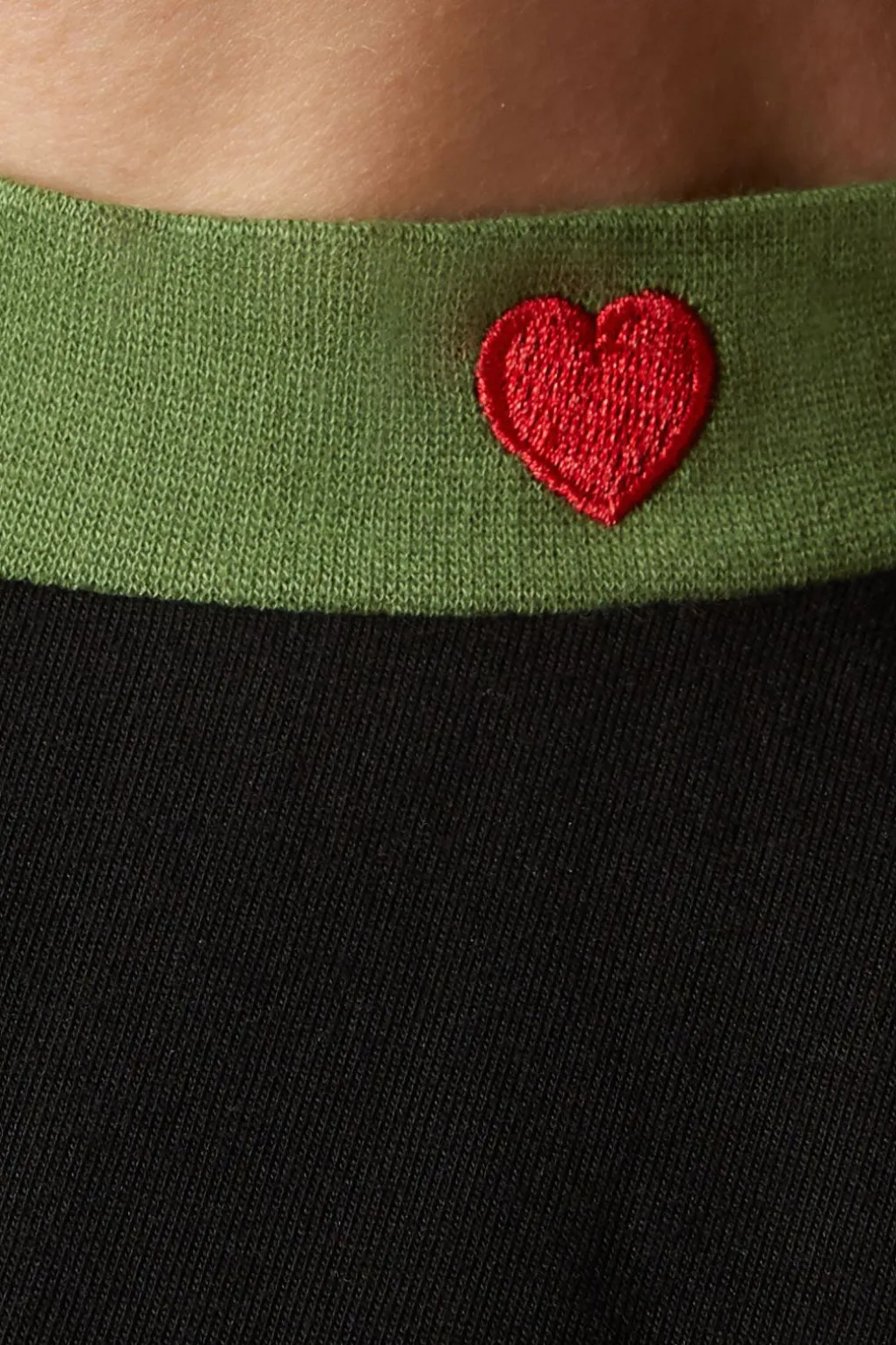 Queens Temper Raglan Tee